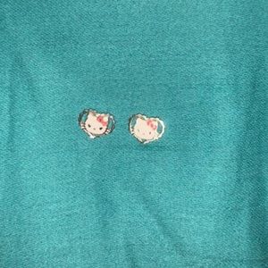 hello kitty heart stud earrings
